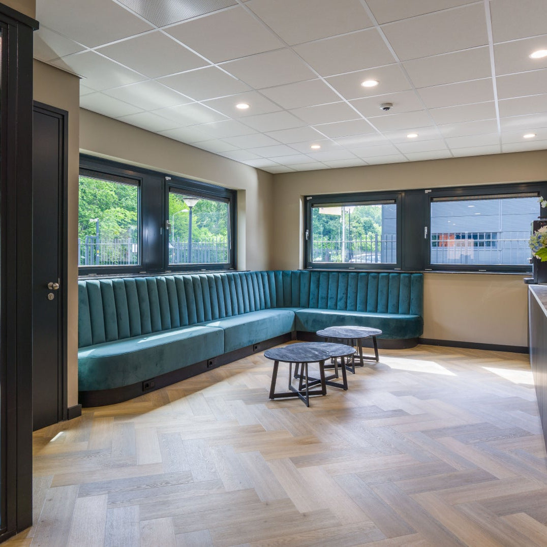 Horecabank LB-05 – Royale L-vormige Horecabank met Verticale Banen