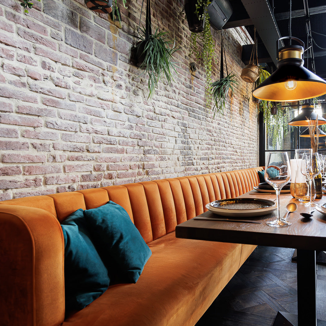 Horecabank MB-26 – Fluwelen Maatwerk Horecabank met Slepende Poten