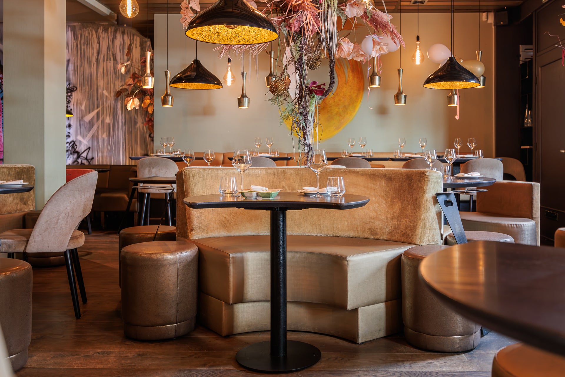 Horecabank Rond RB-08 – met gestoffeerde onderbak