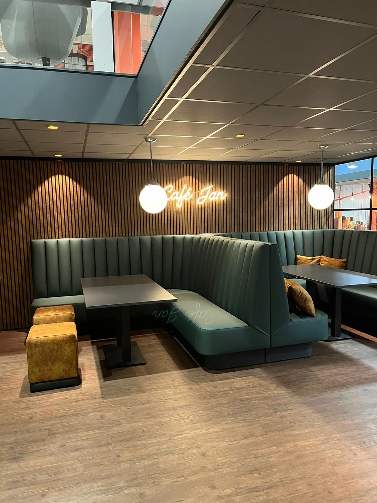 Horecabank LB-04 – L-vormige Maatwerk Horecabank met Hoge Rug