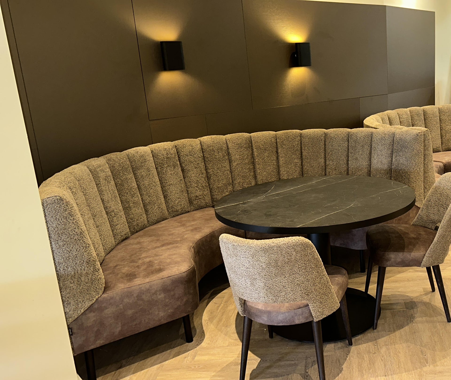 Horecabank Rond RB-10 – met Poten