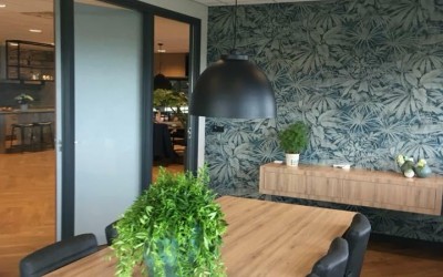 Office en kantine bol bloemen